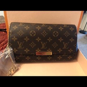 Louis Vuitton Favorite MM in monogram